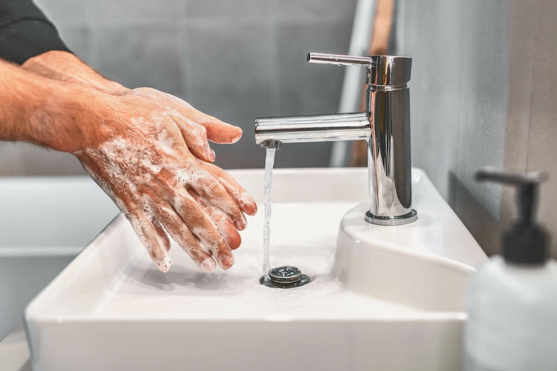 تصویر 4 از مایع دستشویی سفید مناسب استفاده روزانه در منزل و محل کار
